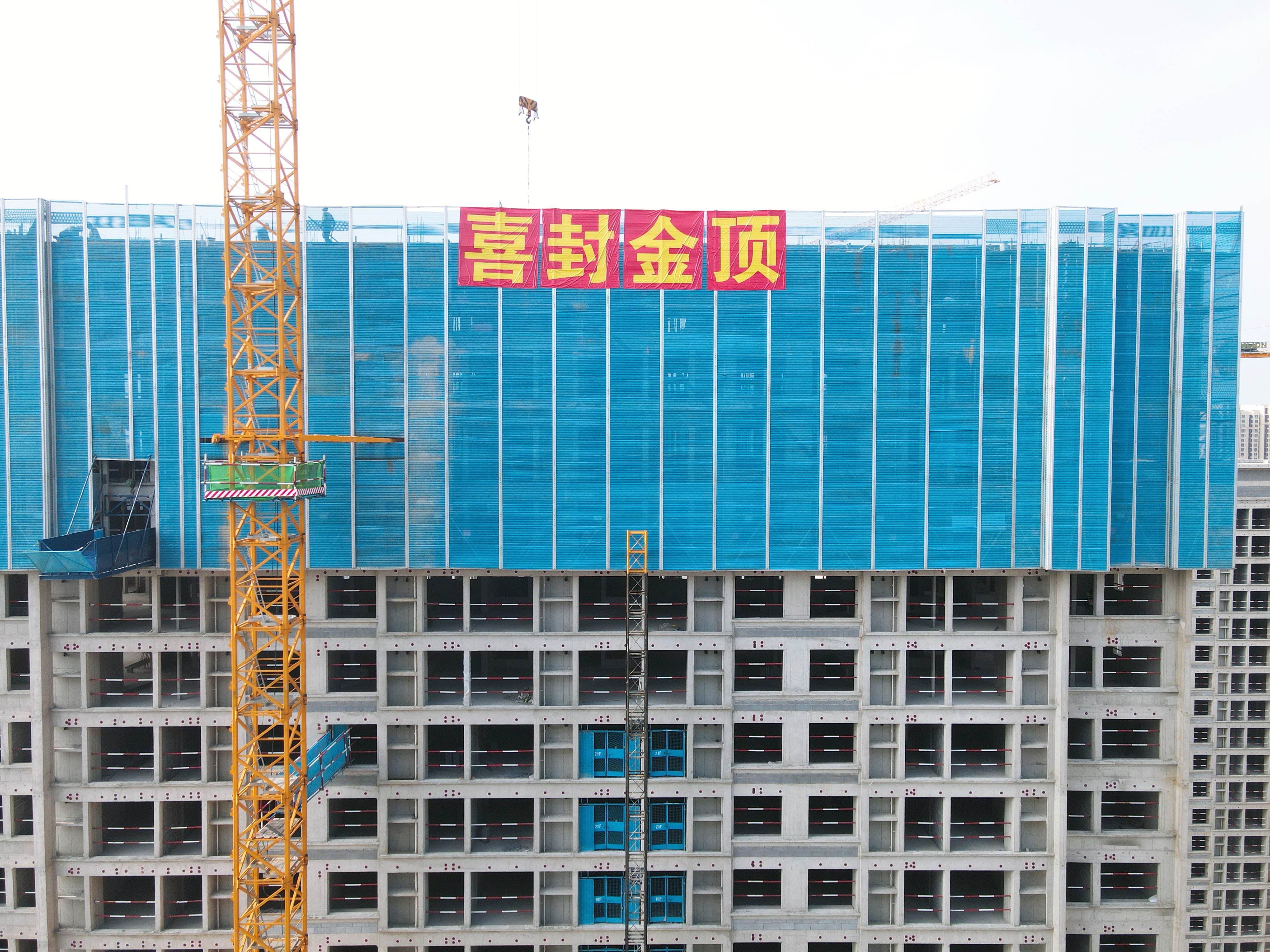 1754033166879238.jpg 京口路保障性住房項(xiàng)目主體結(jié)構(gòu)全面封頂(2).jpg